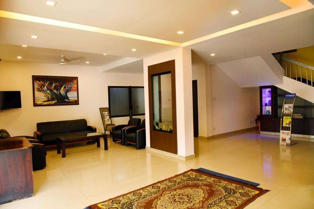 פלקאד Hotel Chanakya מראה חיצוני תמונה