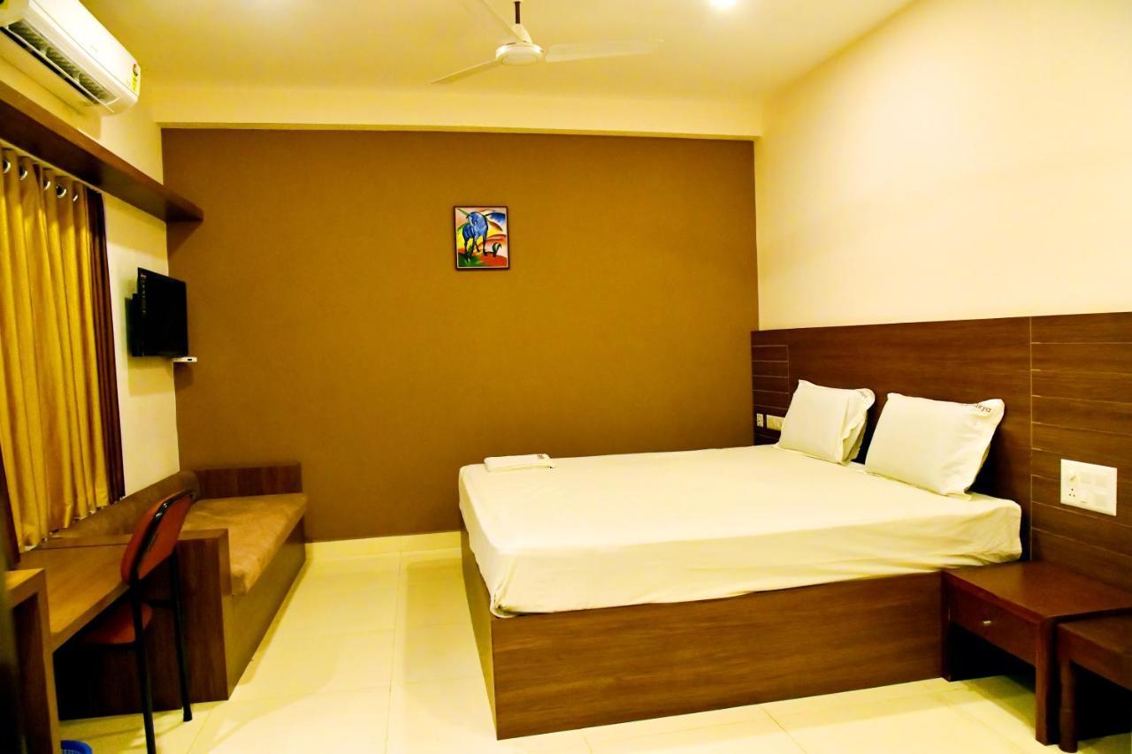 פלקאד Hotel Chanakya מראה חיצוני תמונה