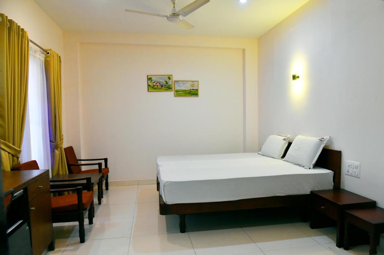פלקאד Hotel Chanakya מראה חיצוני תמונה